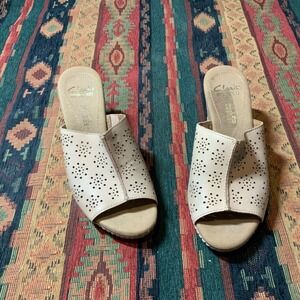 Clarks Cushion Wedge Sandal in‎ Nude Leather size 5.5